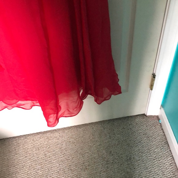 BEAUTIFUL RED PROM DRESS - Picture 2 of 5